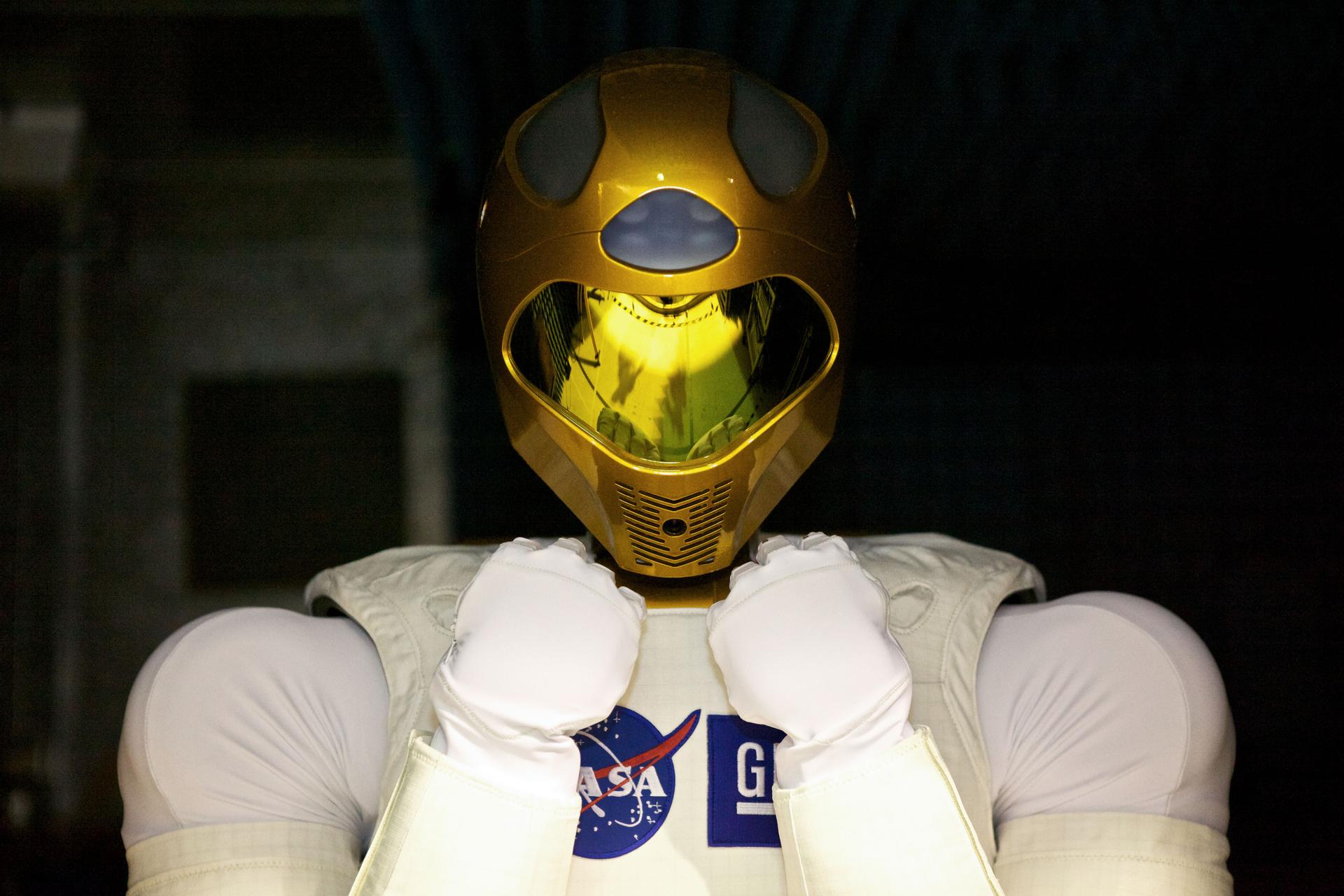 NASA / GM humanoid robot